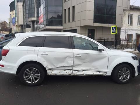 В Кишиневе столкнулись сразу три автомобиля