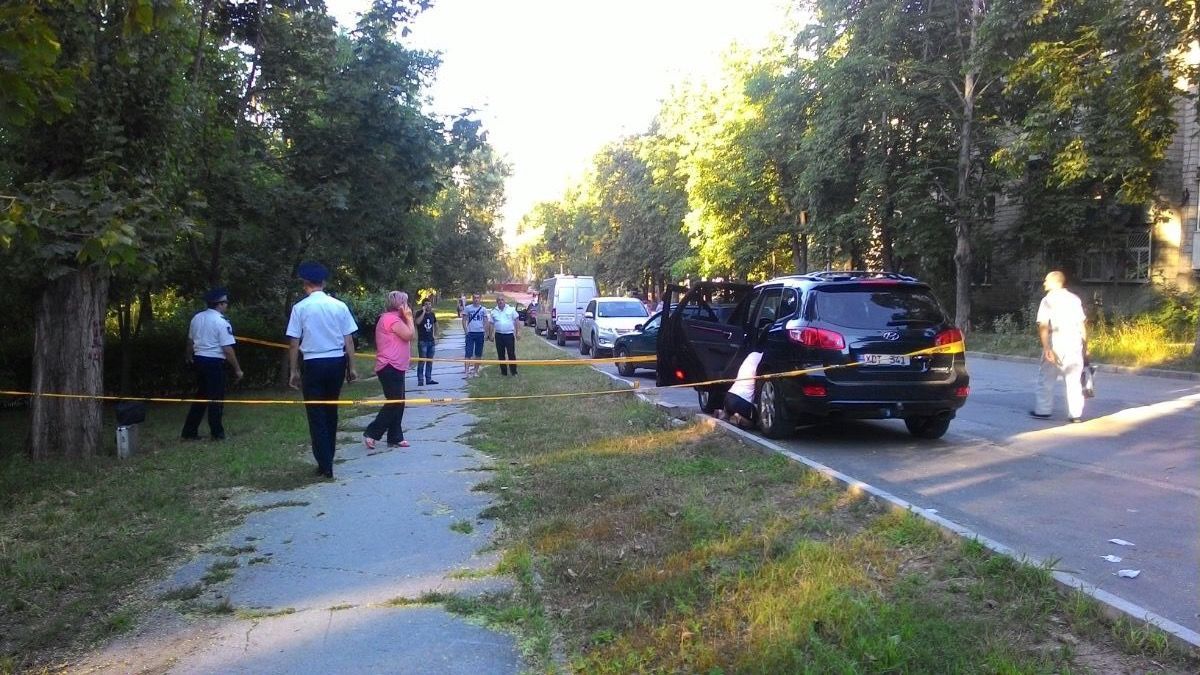 Un tânăr a fost găsit fără suflare într-o mașină parcată lângă parcul Alunelor din Capitală