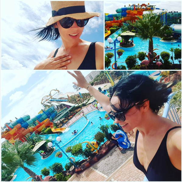 Andreea Marin a făcut senzaţie la un parc de distracţii
