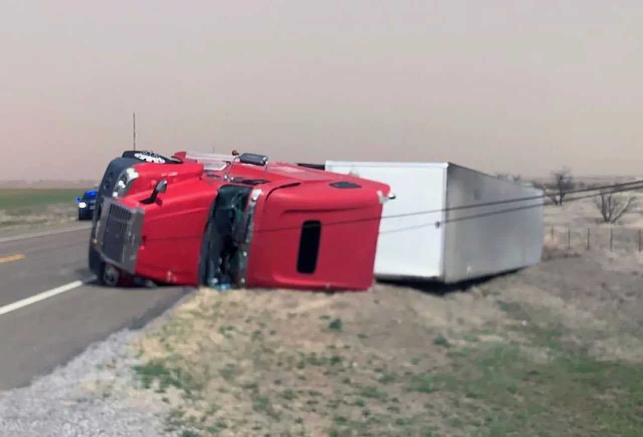 Tornade puternice au lovit SUA: Cel puțin 33 de persoane au murit