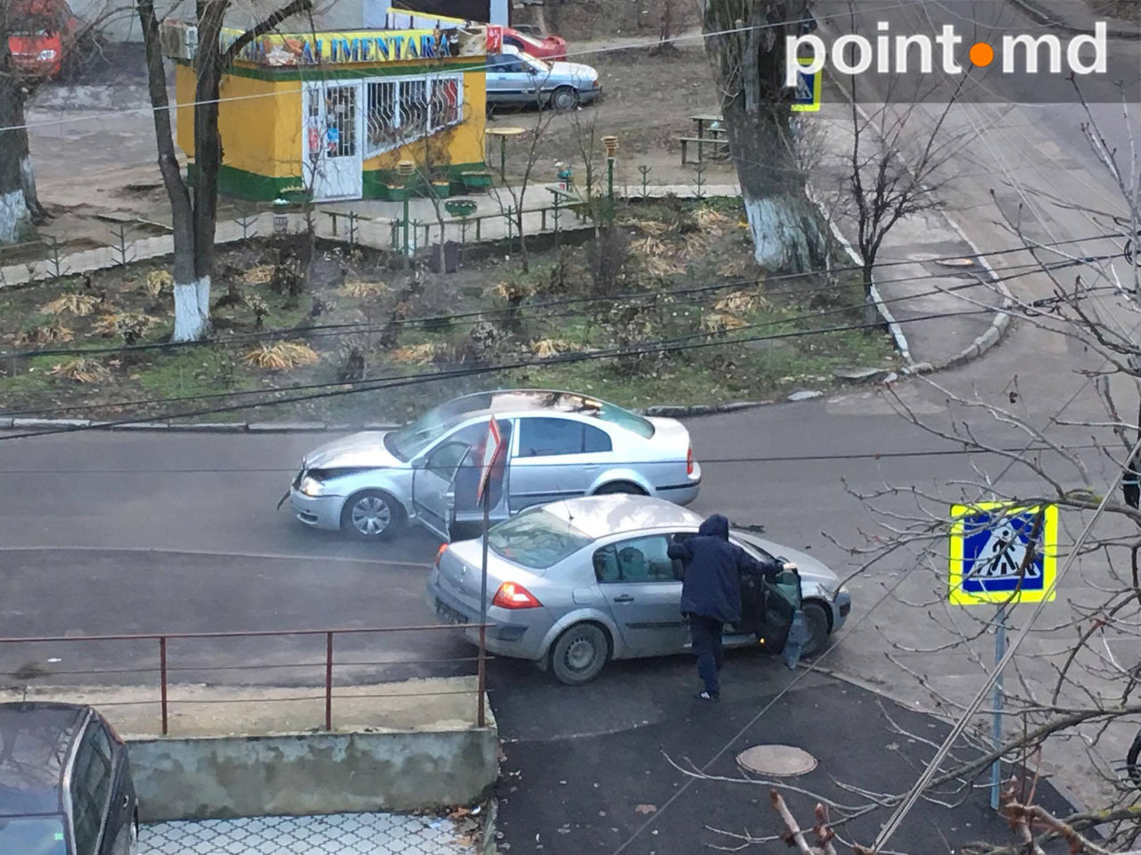 Accident la Buiucani: Doi șoferi nu au putut împărți o intersecție. Momentul impactului
