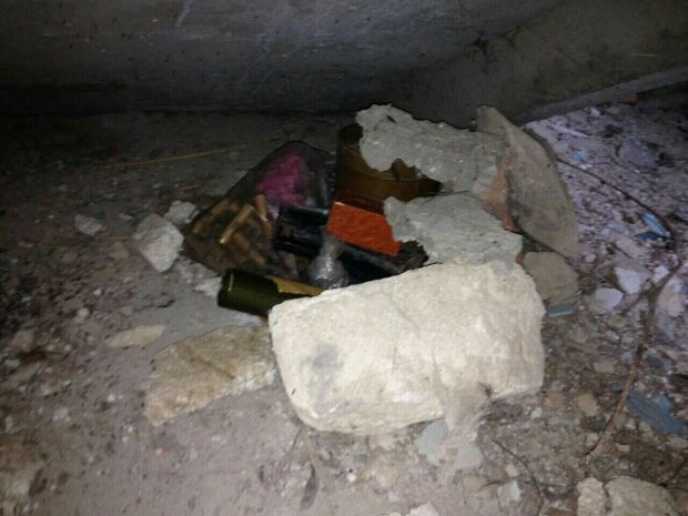 SIS a găsit un adevărat arsenal de arme şi muniţii, într-o clădire părăsită din sudul țării