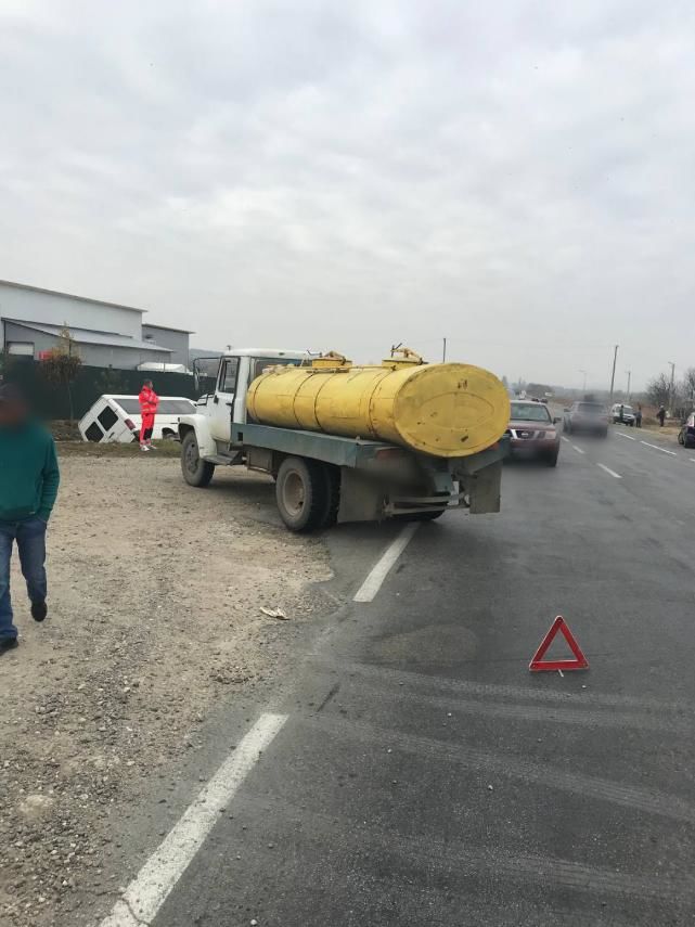 ДТП в Цынцаренах: микроавтобус столкнулся с автоцистерной