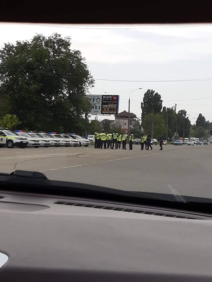 На Хынчештском шоссе зафиксировали скопление машин патрульной полиции