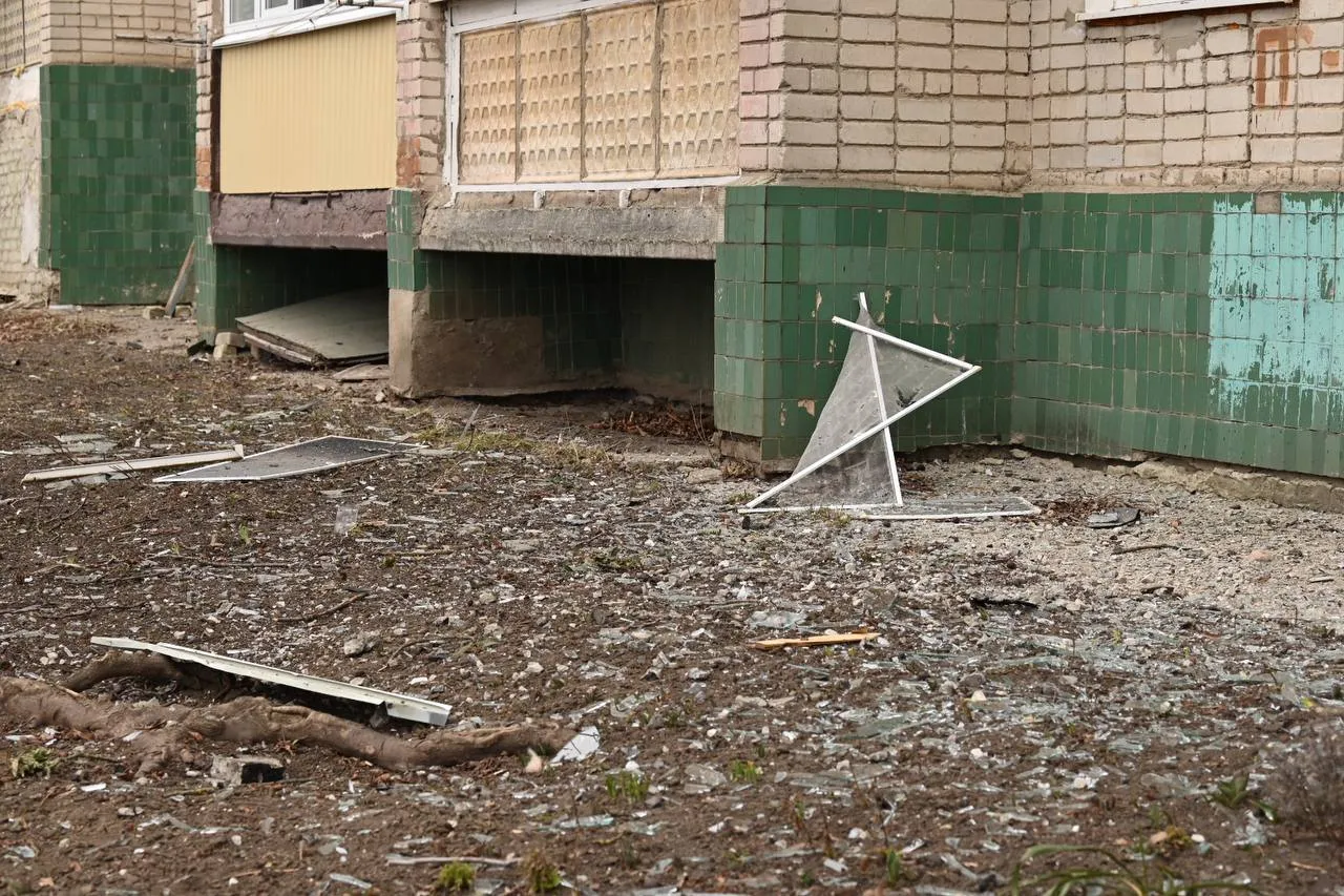 В Белгороде беспилотник попал в многоквартирный дом