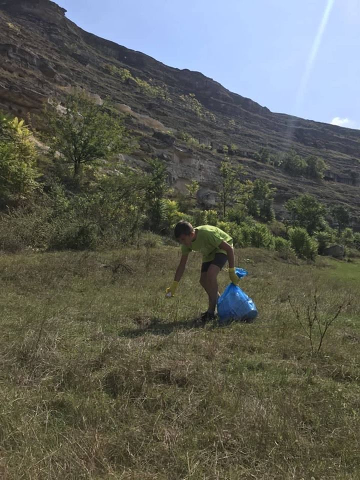 Граждане мобилизовались, чтобы очистить страну от мусора
