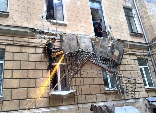 В центре Одессы обрушились два балкона