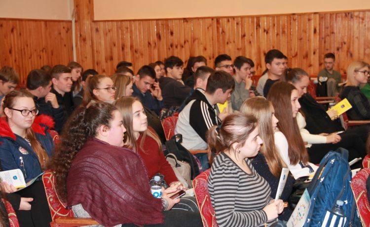 Учеников из Сорок научили, как делать покупки онлайн