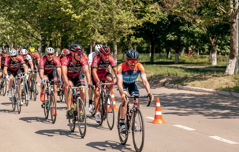 Велосипедисты из Украины и Молдовы сразились за Кубок мэра в Теплодаре