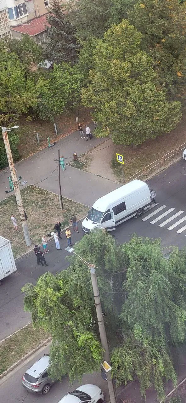 Un copil, lovit de o mașină în timp ce traversa pe zebră la Buiucani