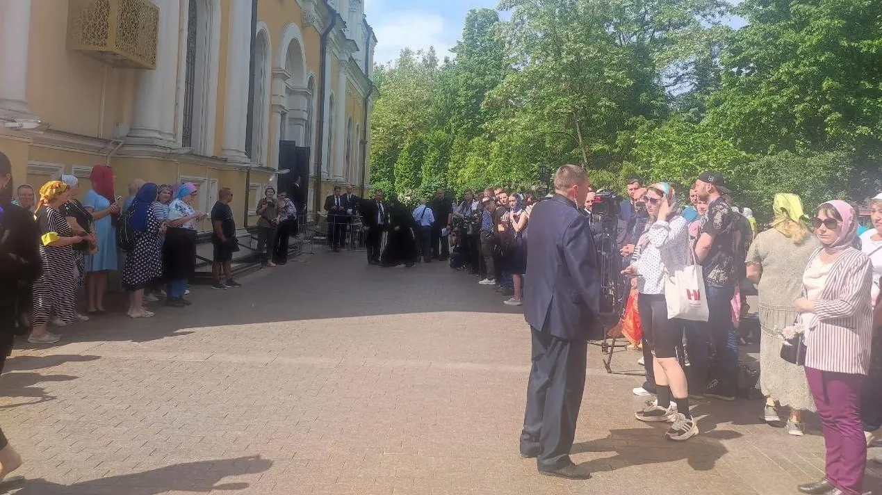 В Москве выстроились очереди из желающих проститься с Анастасией Заворотнюк