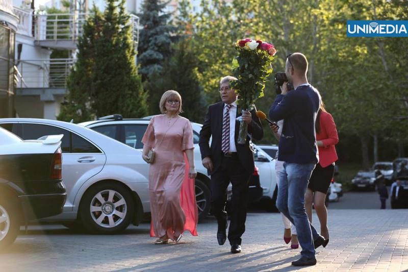 На праздник к мэру прибыли Михай Гимпу и Елена Бэсеску