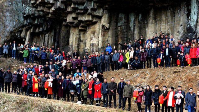 500 de oameni într-o poză. O familie din China s-a reunit pentru o poză memorabilă
