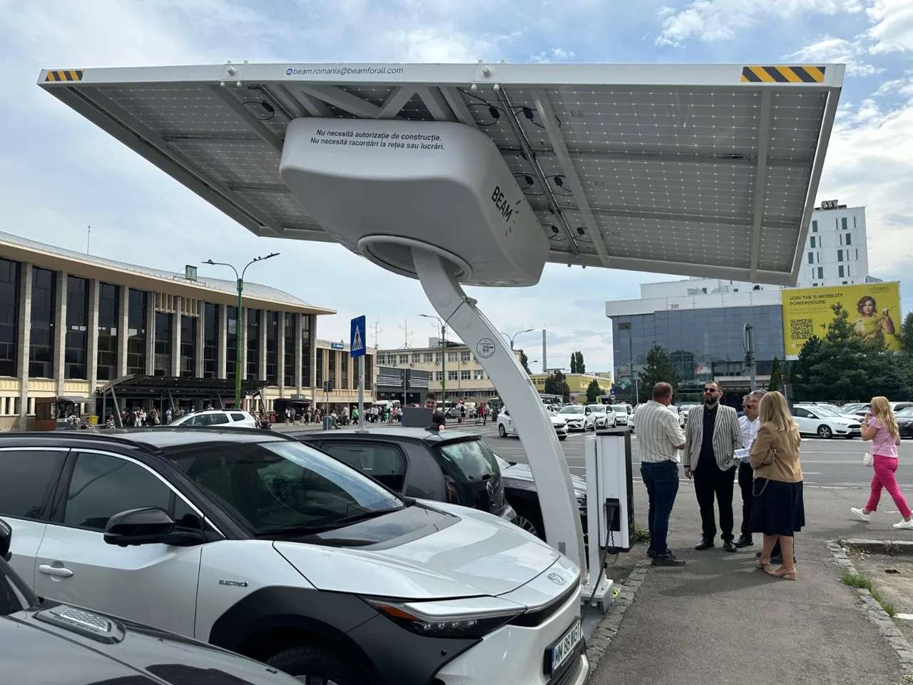 В Брашове открыли первую солнечную станцию для зарядки электромобилей