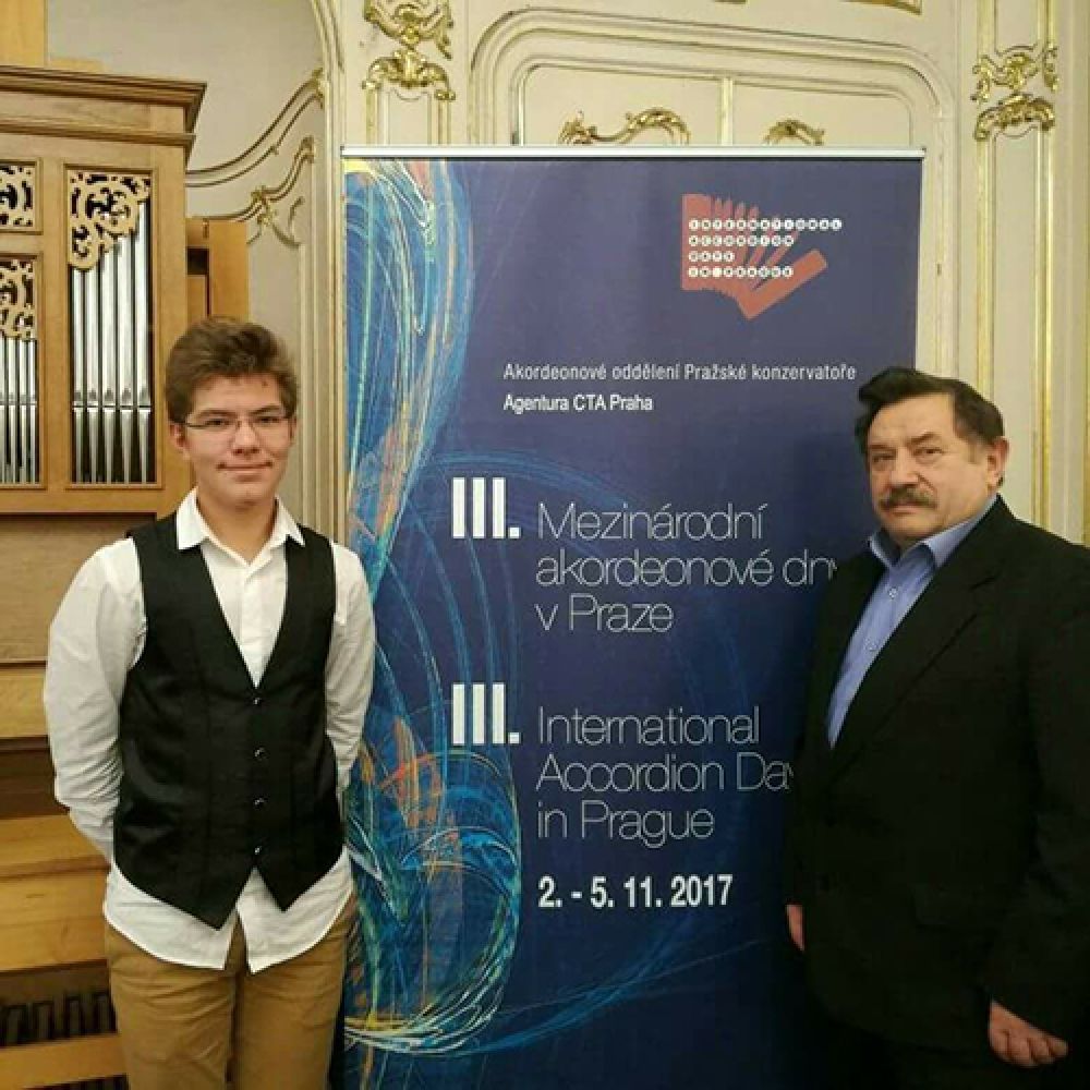 Молдаванин является чемпионом Португалии по игре на аккордеоне