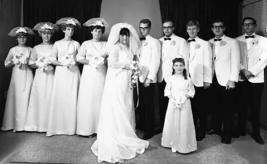 Un cuplu căsătorit a primit fotografiile de la nuntă după 56 de ani de la ceremonie