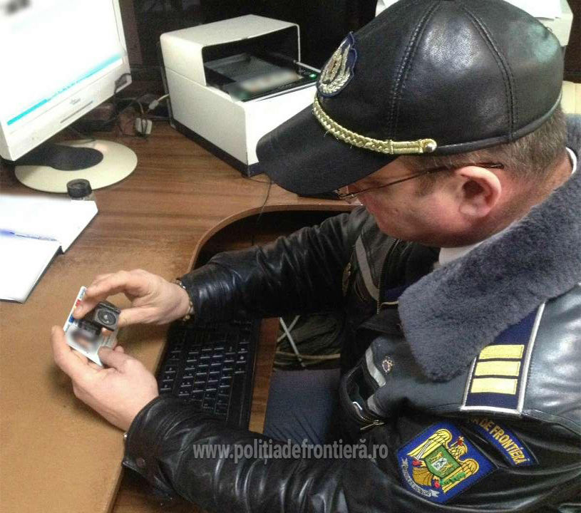 Пограничники Румынии нашли в барсетке молдаванина поддельное удостоверение