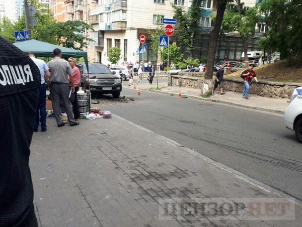 В центре Киева взорвался автомобиль