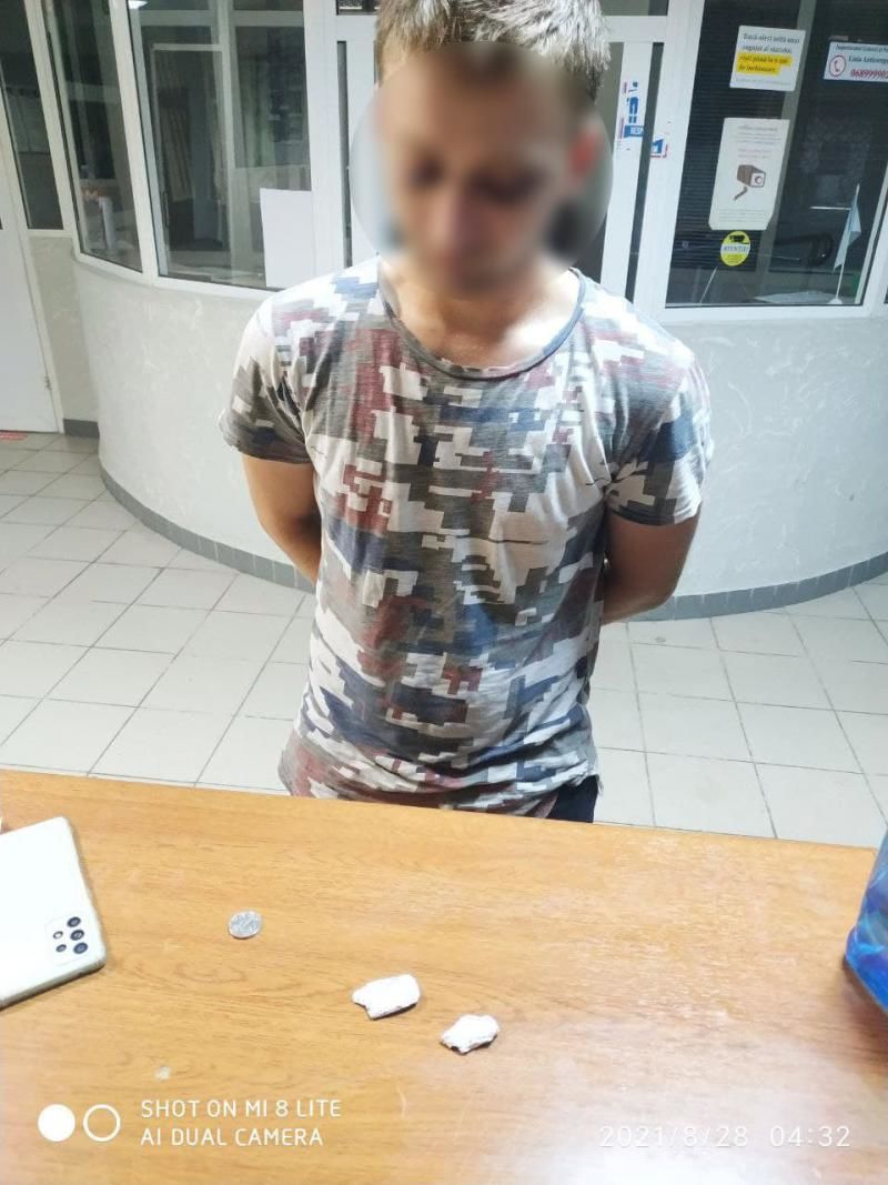 В Кишиневе молодого человека задержали с наркотиками