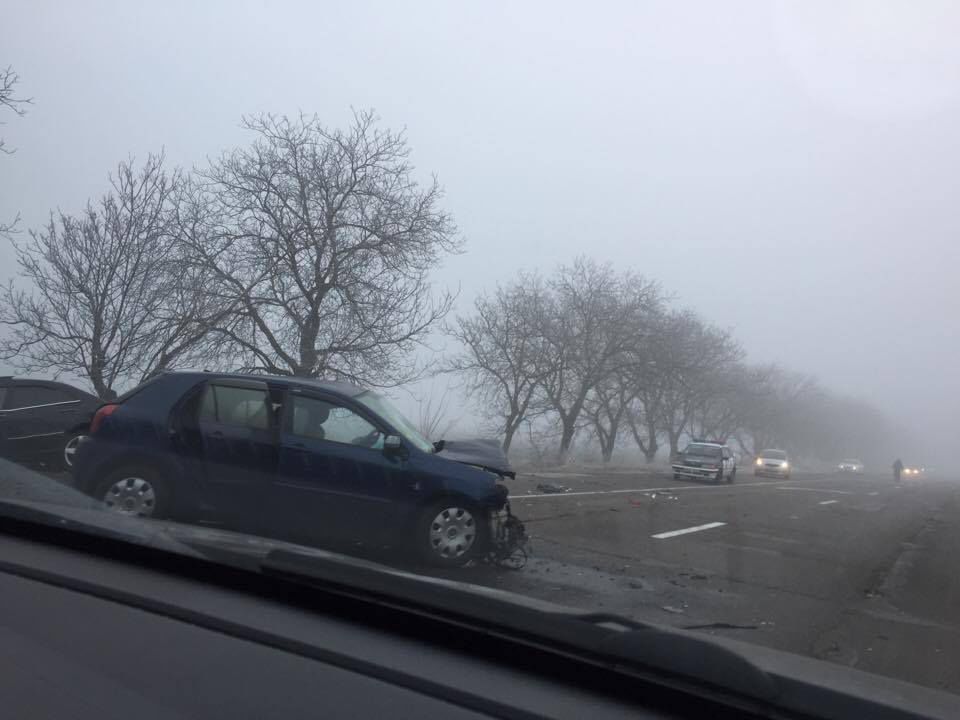 На трассе Кишинев-Бендеры столкнулись два автомобиля