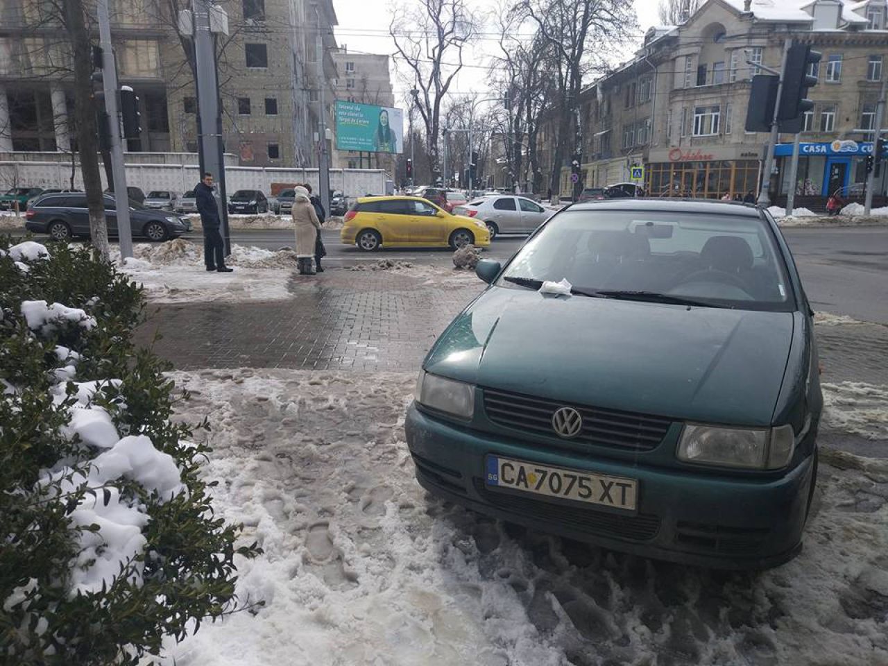 Răzbunarea unei mămici furioase: Ce a pățit un șofer nedisciplinat