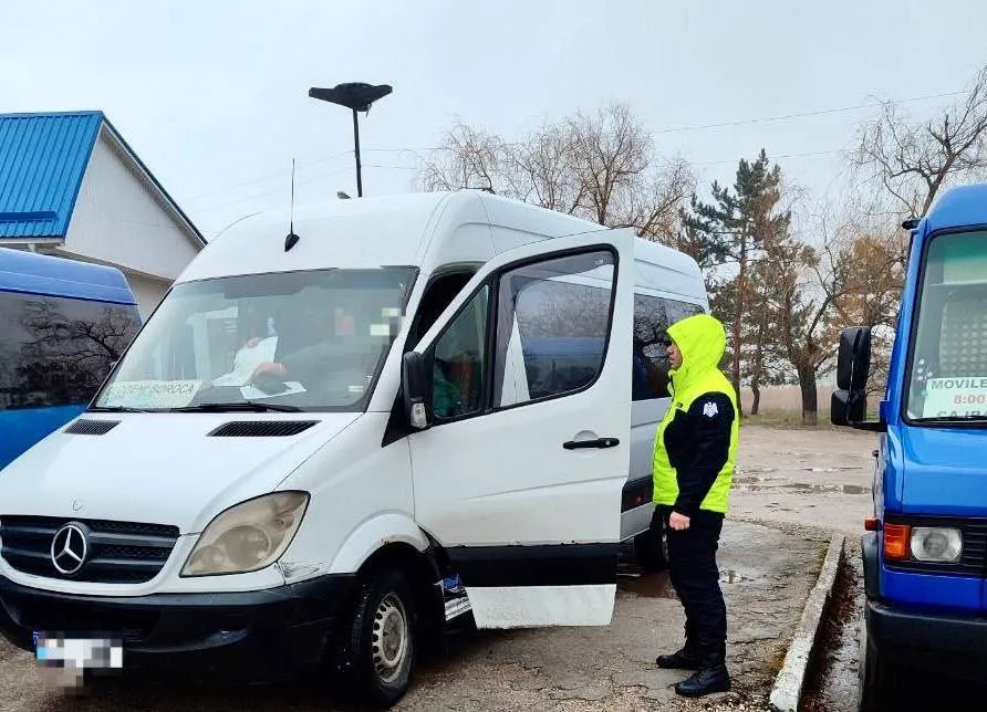 Полиция провела операции "Автобус" и "Такси"