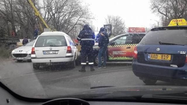 В столичном секторе Чеканы столкнулись Mercedes и Renault