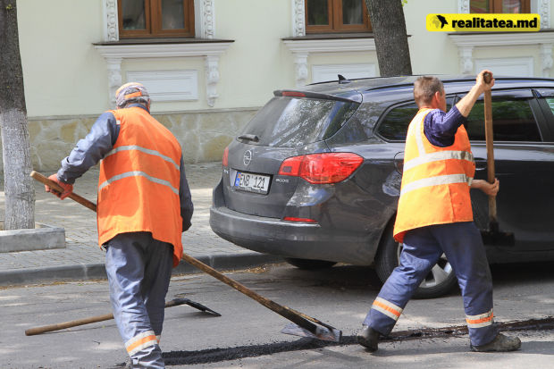 За два дня до Пасхи примэрия столицы «вспомнила» о ямах на дорогах