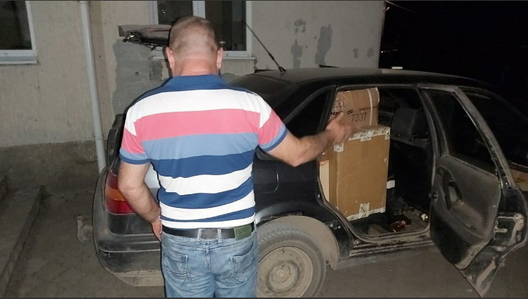 Пограничники задержали мужчину, незаконно везшего обувь и другие товары