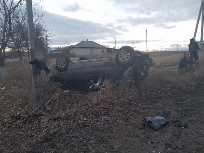 Accident grav in satul Iurevca, Cimislia. O masina a intrat intr-un gard si s-a rasturnat