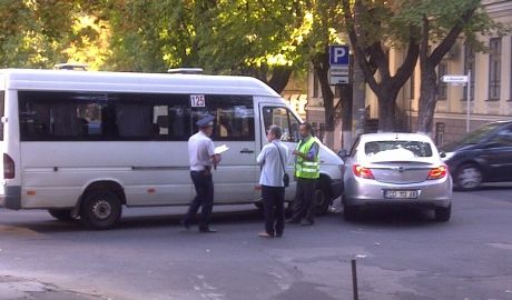 Accident în capitală. Şoferul vinovat are imunitate diplomatică