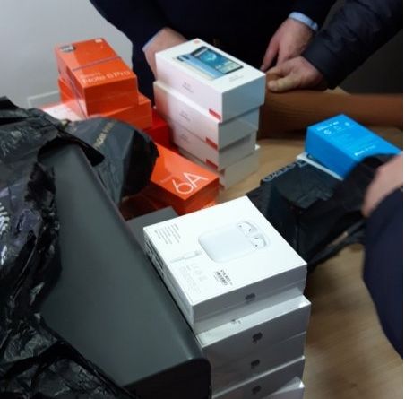 Украинские таможенники задержали молдаванина с контрабандой мобильных телефонов