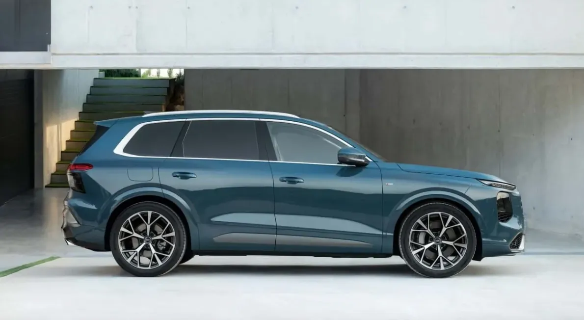 Компания Audi рассекретила обновленный кроссовер Q7