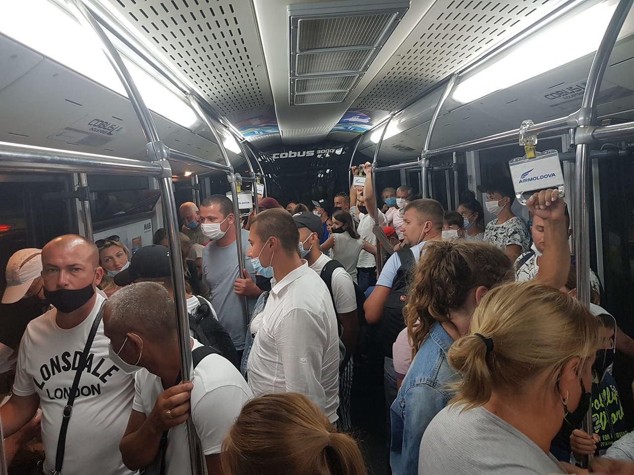 Мужчина, прилетевший из Анталии, пожаловался на хаос в аэропорту
