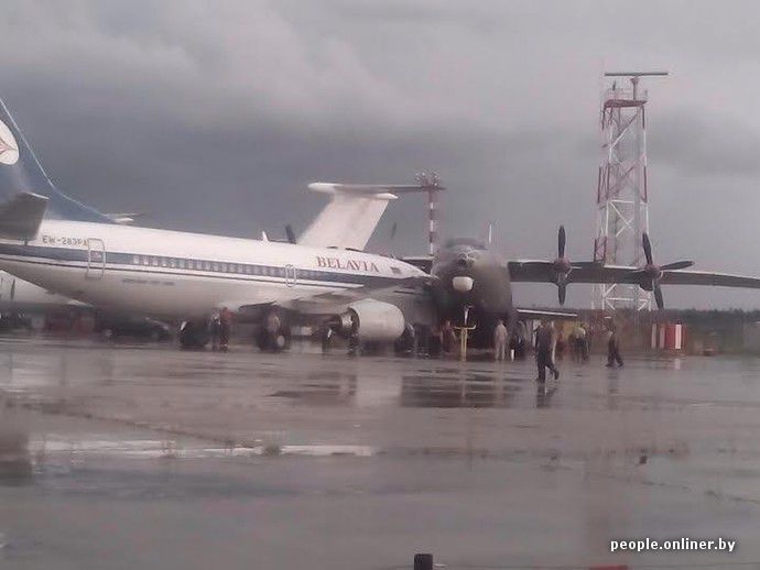 В аэропорту Минска на земле столкнулись два самолета