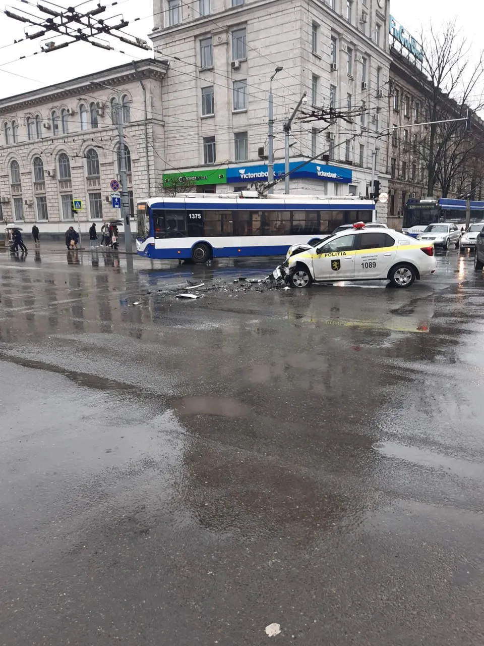 В Кишиневе произошло ДТП с участием машины полиции и скорой помощи