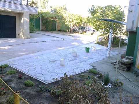 Новые Анены: парковки вместо цветочных клумб и в обход закона
