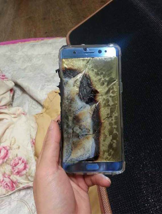 Новейший флагман Samsung взорвался во время зарядки