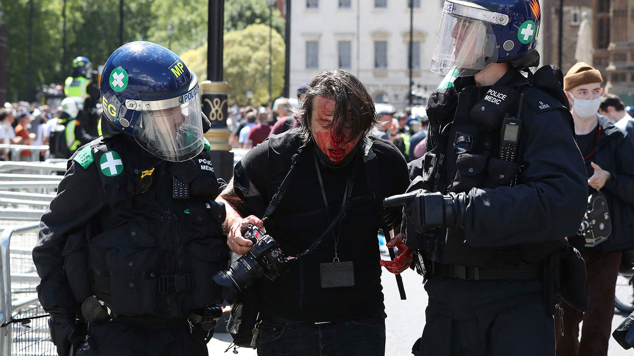 В Париже и Лондоне акции протеста переросли в беспорядки