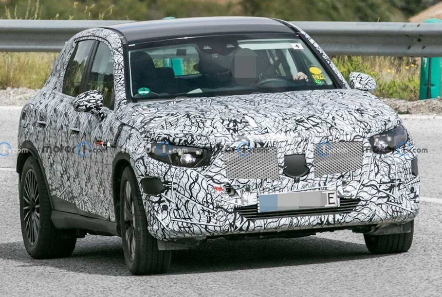 Гибридный Mercedes-Benz GLC нового поколения сфотографировали во время тестов