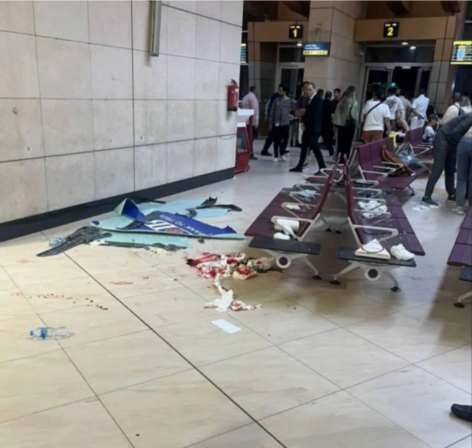 O turistă a decedat pe Aeroportul din Sharm el-Sheikh: Un panou publicitar a căzut peste femeie