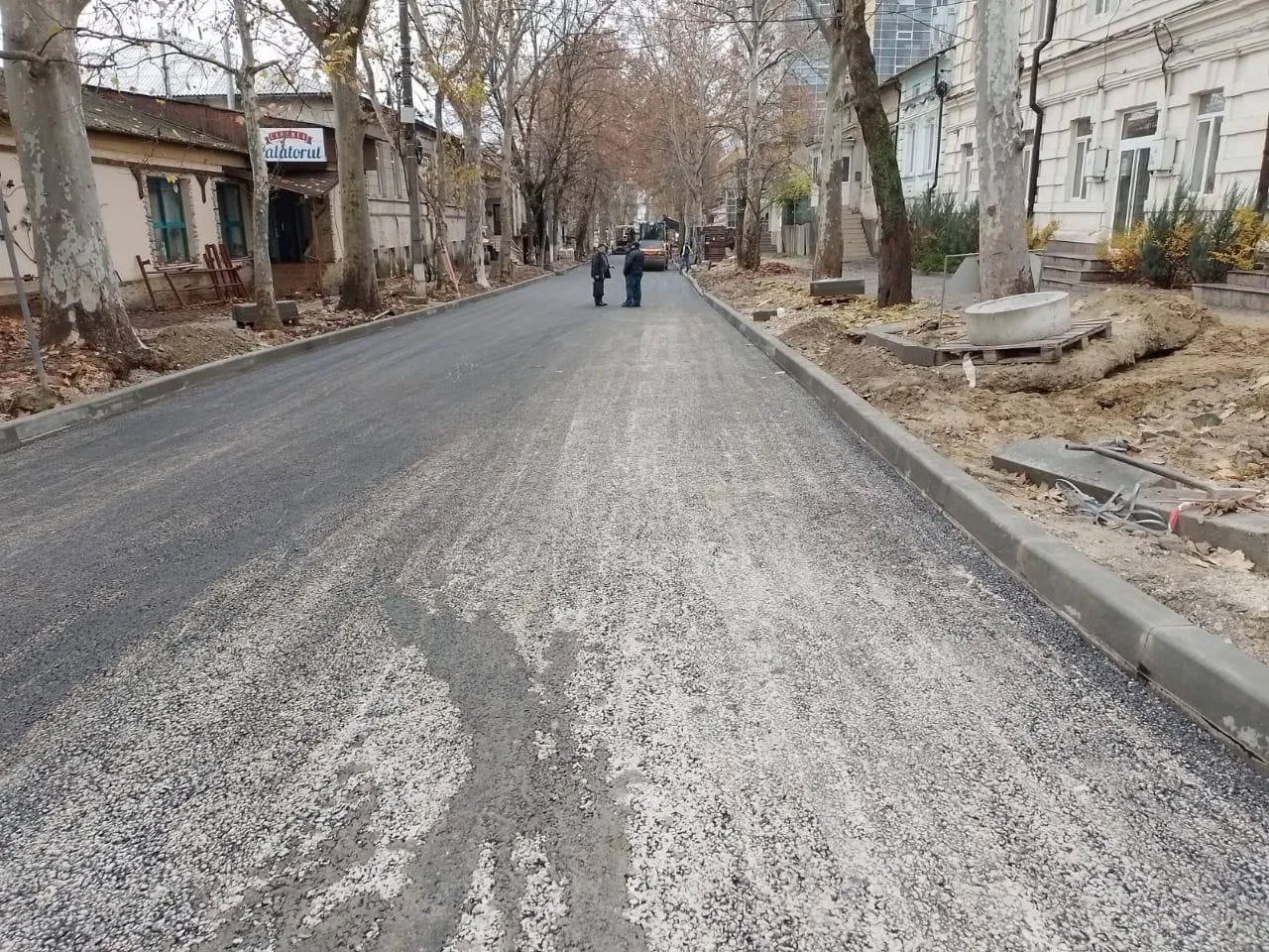 На нескольких улицах в центре Кишиневе ведутся последние работы в этом году
