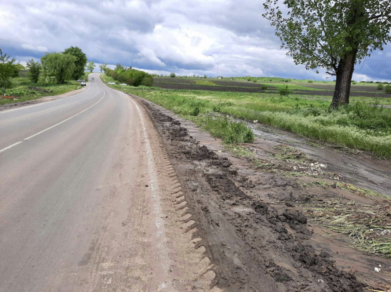 Некоторые дороги в Молдове пострадали от проливных дождей