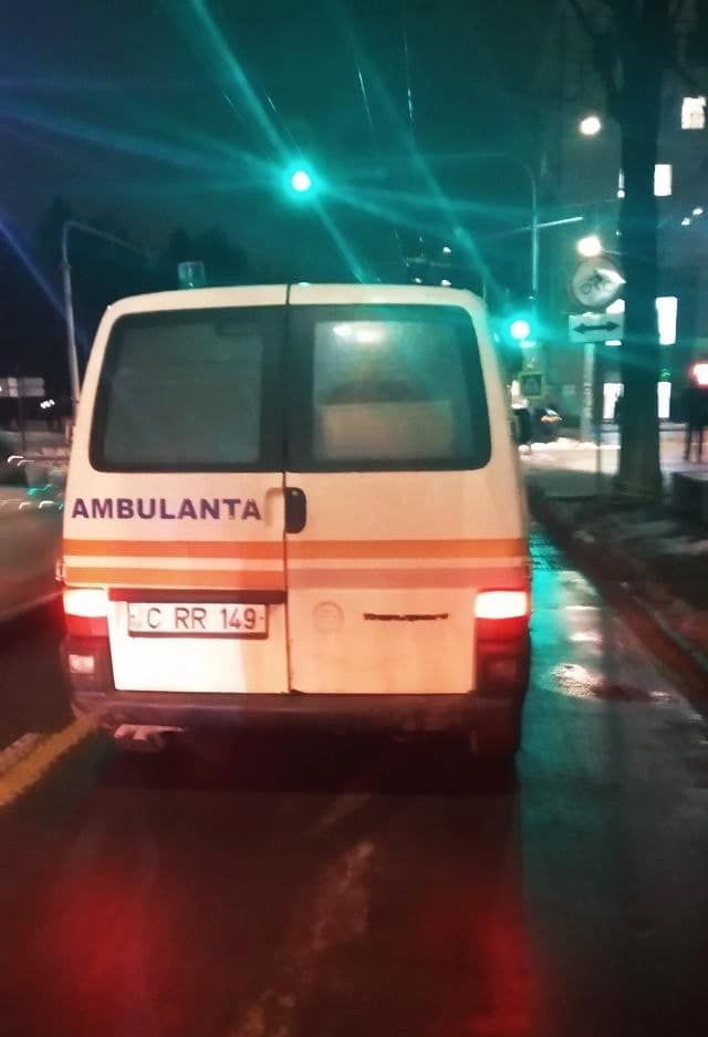 В столице патрульные оказали первую помощь кондуктору