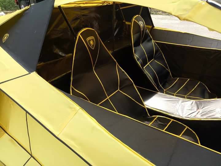Au plătit 5.000 de dolari ca să ardă un Lamborghini făcut din hârtie