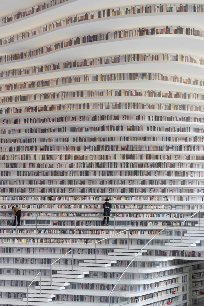 Cum arată cea mai mare librărie din China. Deţine până la 1.2 milioane de cărţi