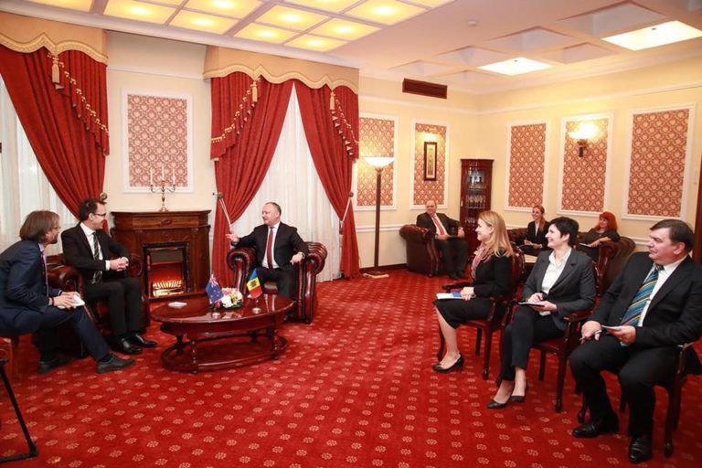 Trei ambasadori noi în Moldova, cu sediile la Bucureşti, Sofia şi Bruxelles, au transmis scrisorile de acreditare lui Dodon