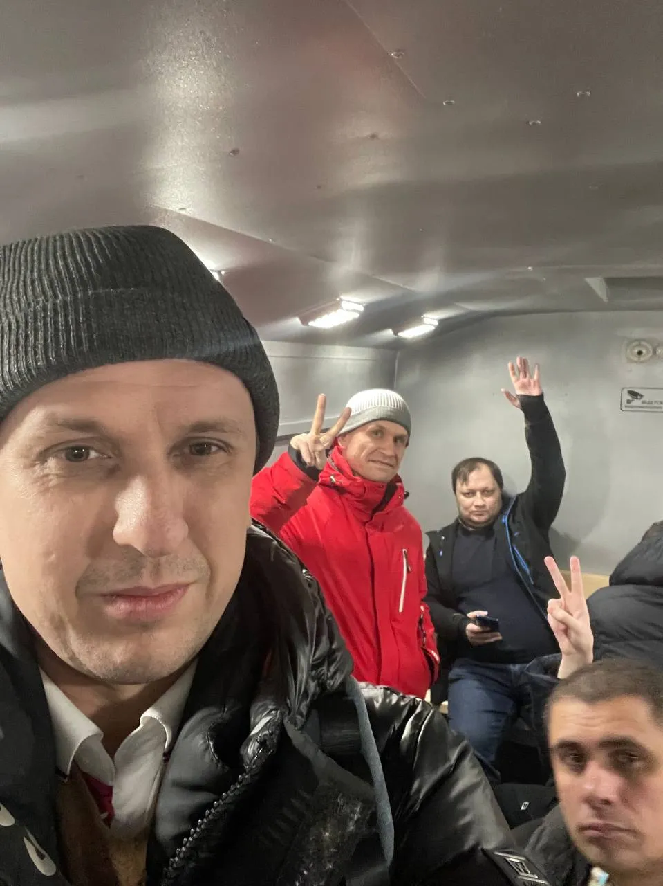 Десятки человек задержаны на акциях поминовения Алексея Навального