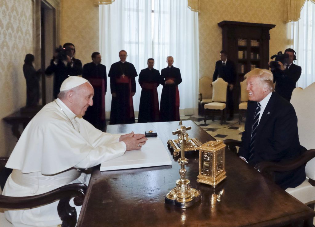 Papa Francisc s-a întîlnit pentru prima dată cu Donald Trump