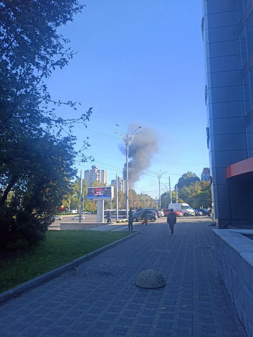 На Ботанике в районе муниципального молодежного центра разгорелся пожар